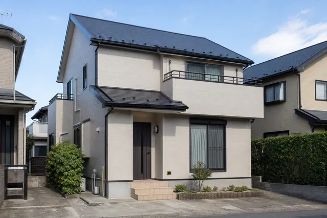外壁・屋根塗装後の一般的なモダン戸建て住宅
